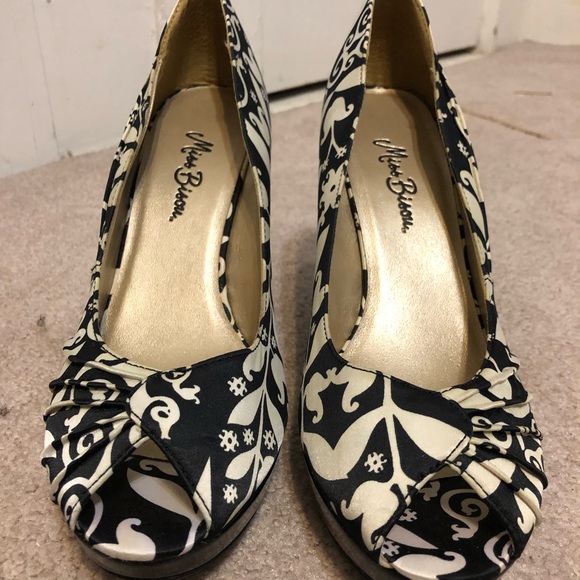 Miss Bison Floral Print Heels - Picture 3 of 3